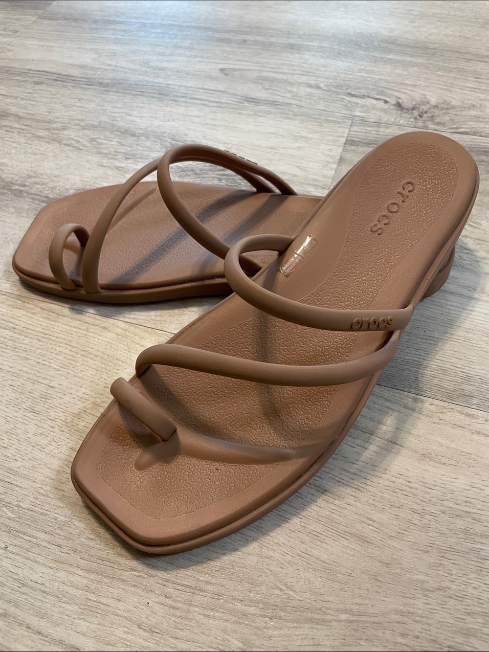 CROCS Women's Tan Strappy Toe-Loop Slide Sandals - Picture 2 of 4